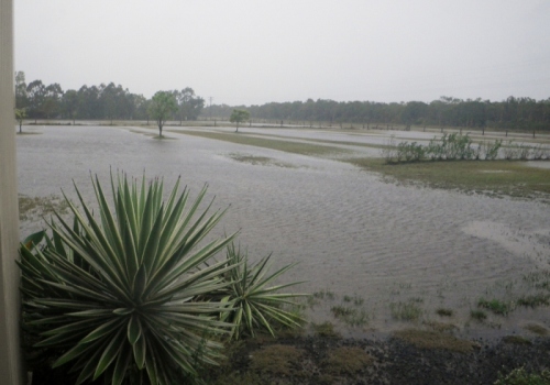 2013 flooding front yard (800x560)